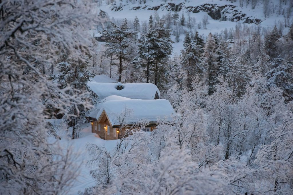 A snowy cabin in Norheimsund